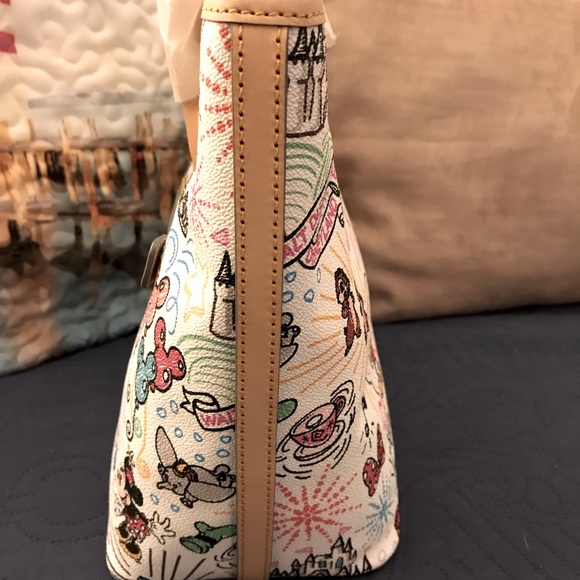 D&B Disney Sketch Shopper Tote NWT!! 🥰 - Picture 4 of 6